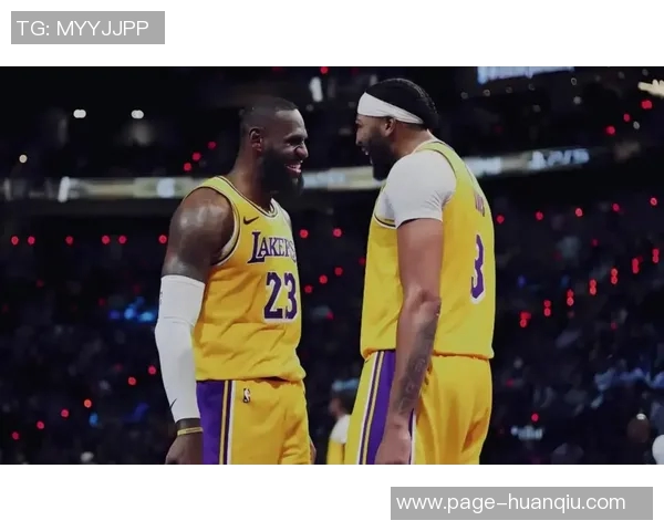 范德比尔特回忆2016年与詹姆斯合影并称其为历史最佳球员