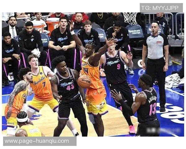 小卡首节表现抢眼却难掩球队防守漏洞一下场被对手打出10-0的惨痛局面 小卡首节表现抢眼却难掩球队防守漏洞一下场被对手打出10-0的惨痛局面